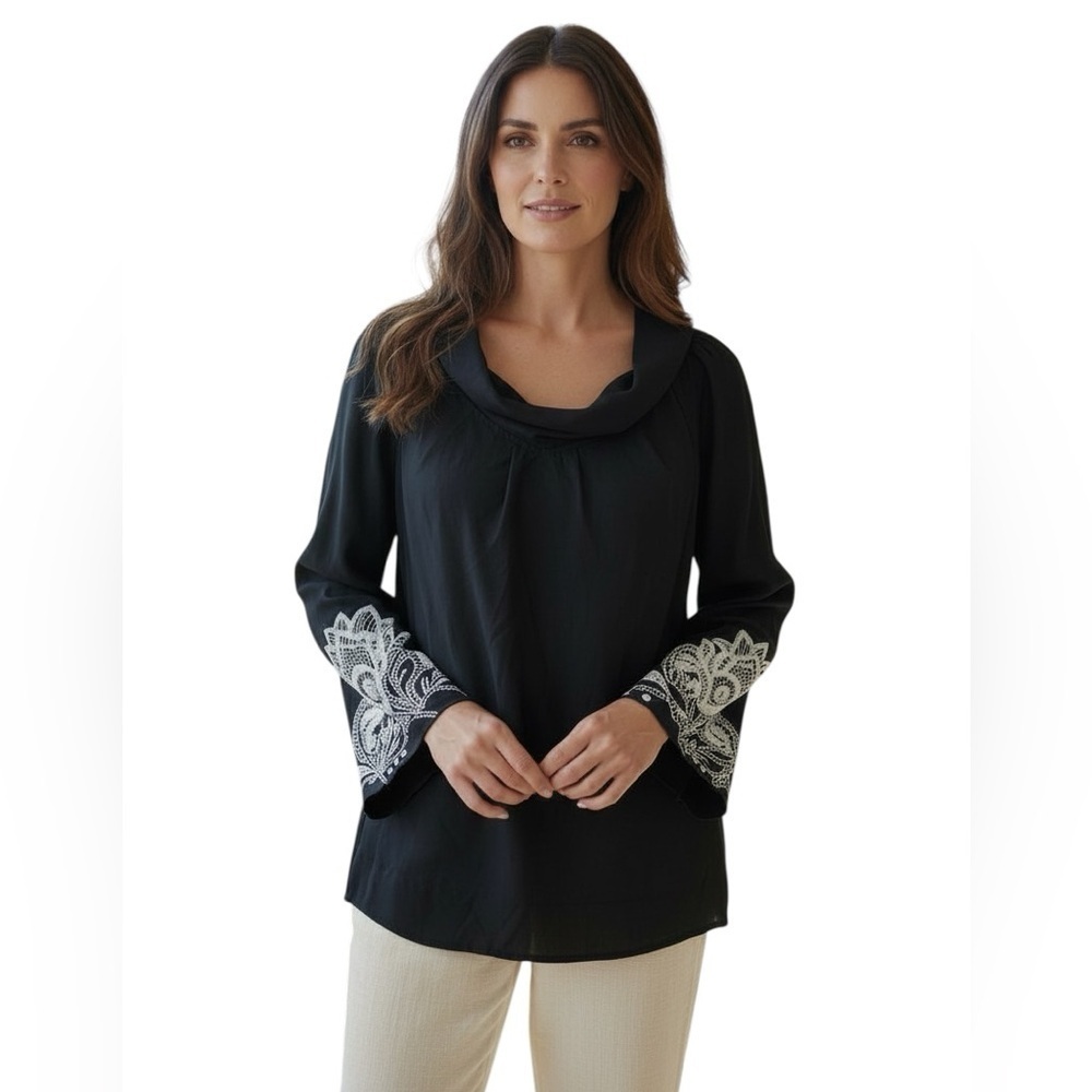 YOANA BARASCHI ladies 100% silk blouse, small beautiful design on BELLE sleeves